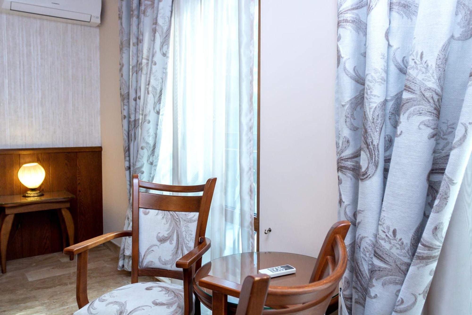 Mon Ami Apart In Studentski Grad Area Sofia Bagian luar foto
